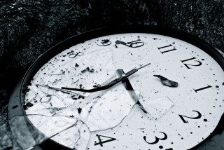 time-is-broken-2-by-applepo3-320x214.jpg